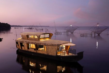 Alleppey Premium Houseboat & Beach <br> Cochin → Alleppey → Marari Beach → Cochin  <br>