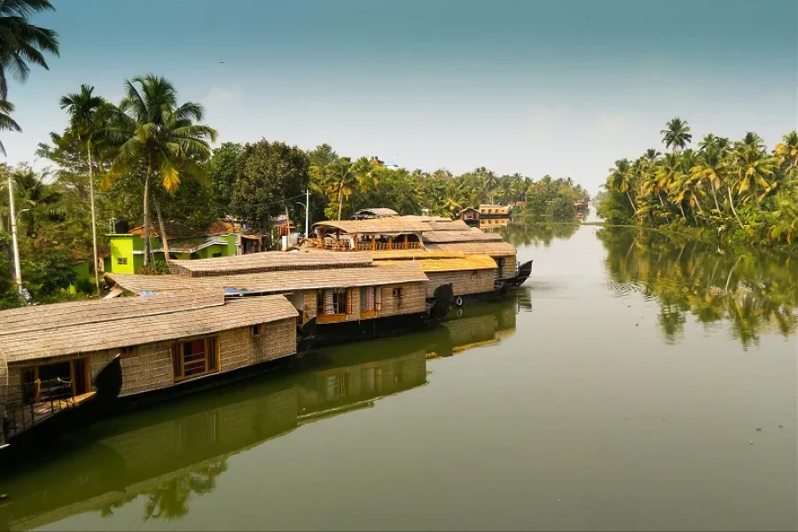 Kumarakom Short Escape <br> Cochin → Kumarakom → Alleppey → Cochin <br>