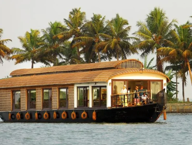 Fennel Bed at Fennel Houseboat - Best Kerala Tour Package - Isha Tour