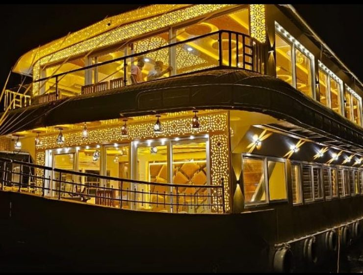 Emperor Palace Houseboat - Best Kerala Tour Package - Isha Tour