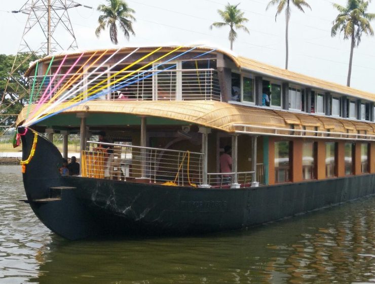 Vembanad Queen Houseboat - Best Kerala Tour Package - Isha Tour
