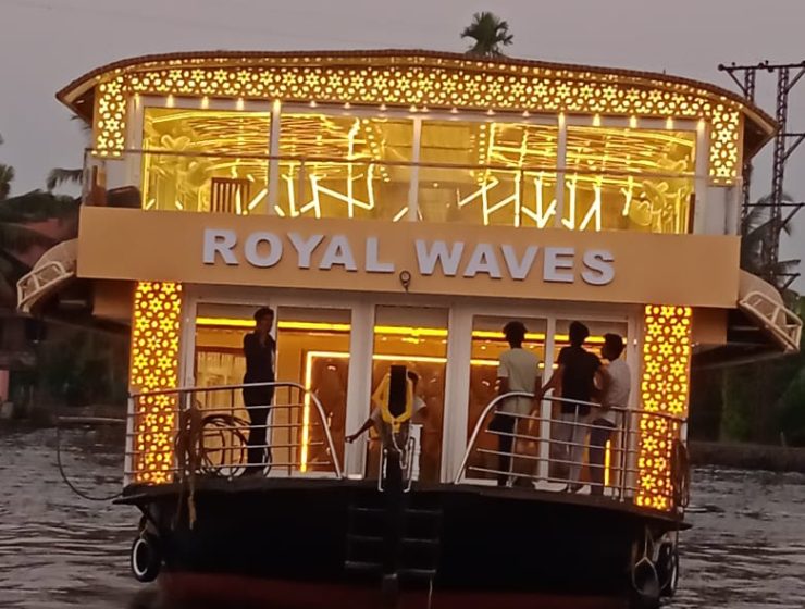 Royal Waves Houseboat - Best Kerala Tour Package - Isha Tour